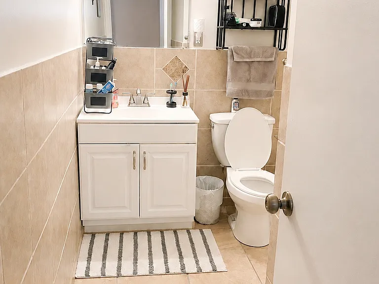 126 Mammoth Rd — Photo 2