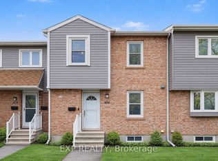 1765 Lamoureux Dr #B, Ottawa, ON K1E 2N5