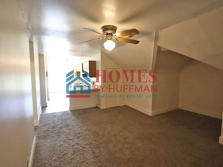 110 East Powell Avenue — Photo 4