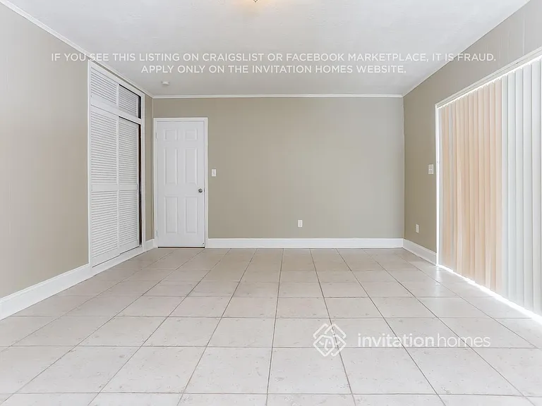 10900 NW 19th St — Photo 7