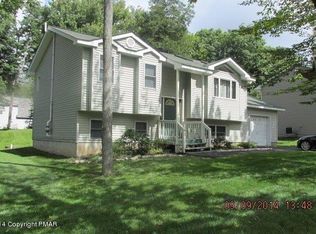 295 Coach Buckingham Cir, Tobyhanna, PA 18466