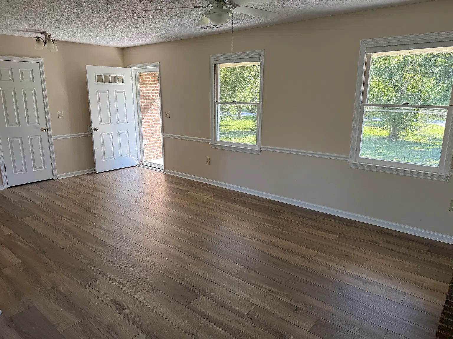 3 bed, 1318 sqft, $1,925 — Photo 2