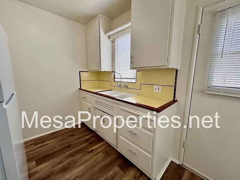 316 W Arrow Hwy #B — Photo 5