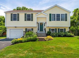 33 Baxter St, Woonsocket, RI 02895