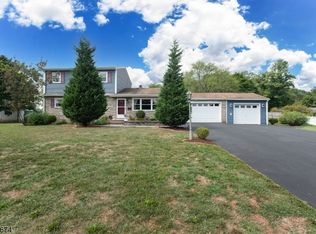 100 Meadowbrook Dr, Hillsborough, NJ