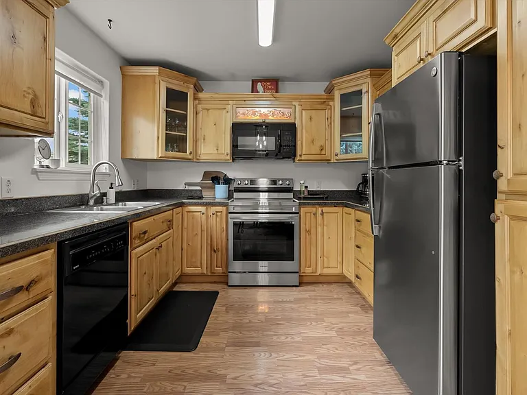 11 Karen Rd — Photo 29