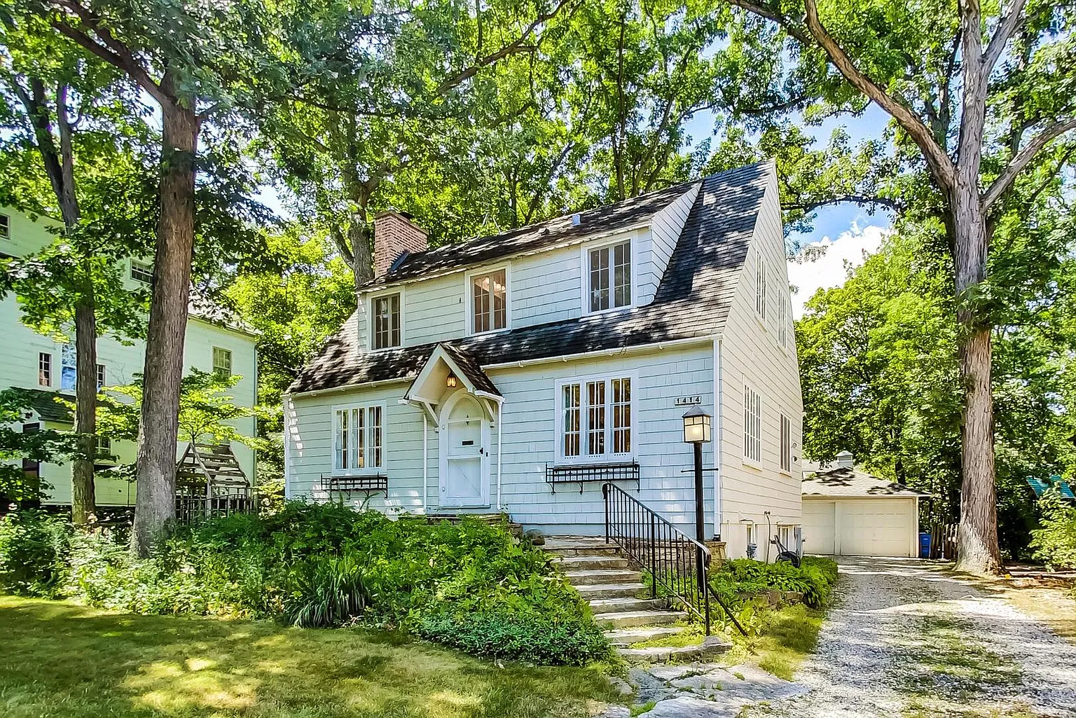 1414 Forest Ave photo 1