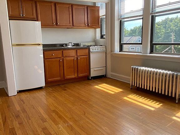 3rd image of 4505 N Lincoln Ave APT 3C