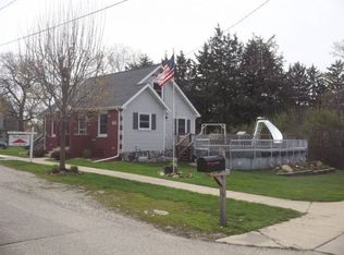 119 Grove Ave, Genoa City, WI 53128