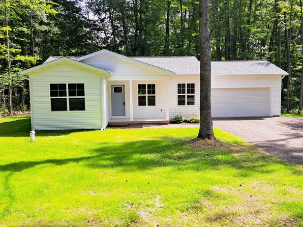 129 Teaberry Ln, Houghton Lake, MI 48629