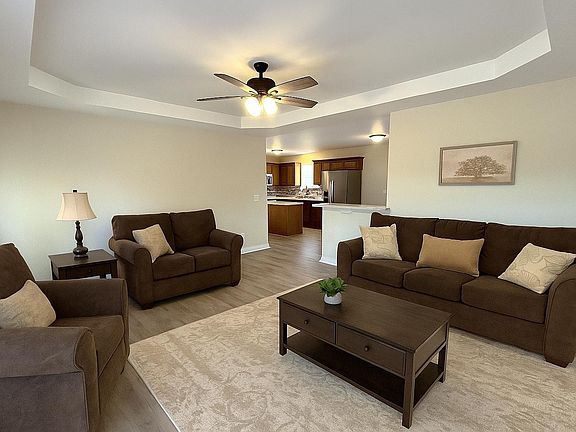 4th image of 163 Royal Dr