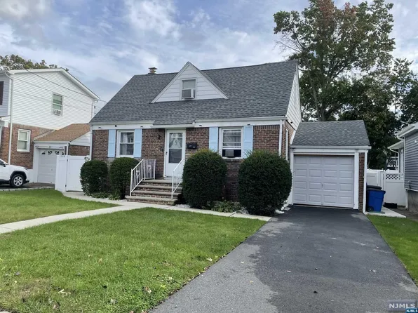 142 Hillman Dr, Elmwood Park, NJ 07407