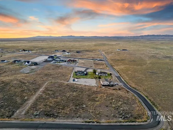 E Piper St, Mountain Home, ID 83647