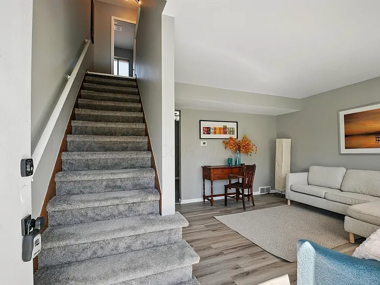 1190 E Long St — Photo 9