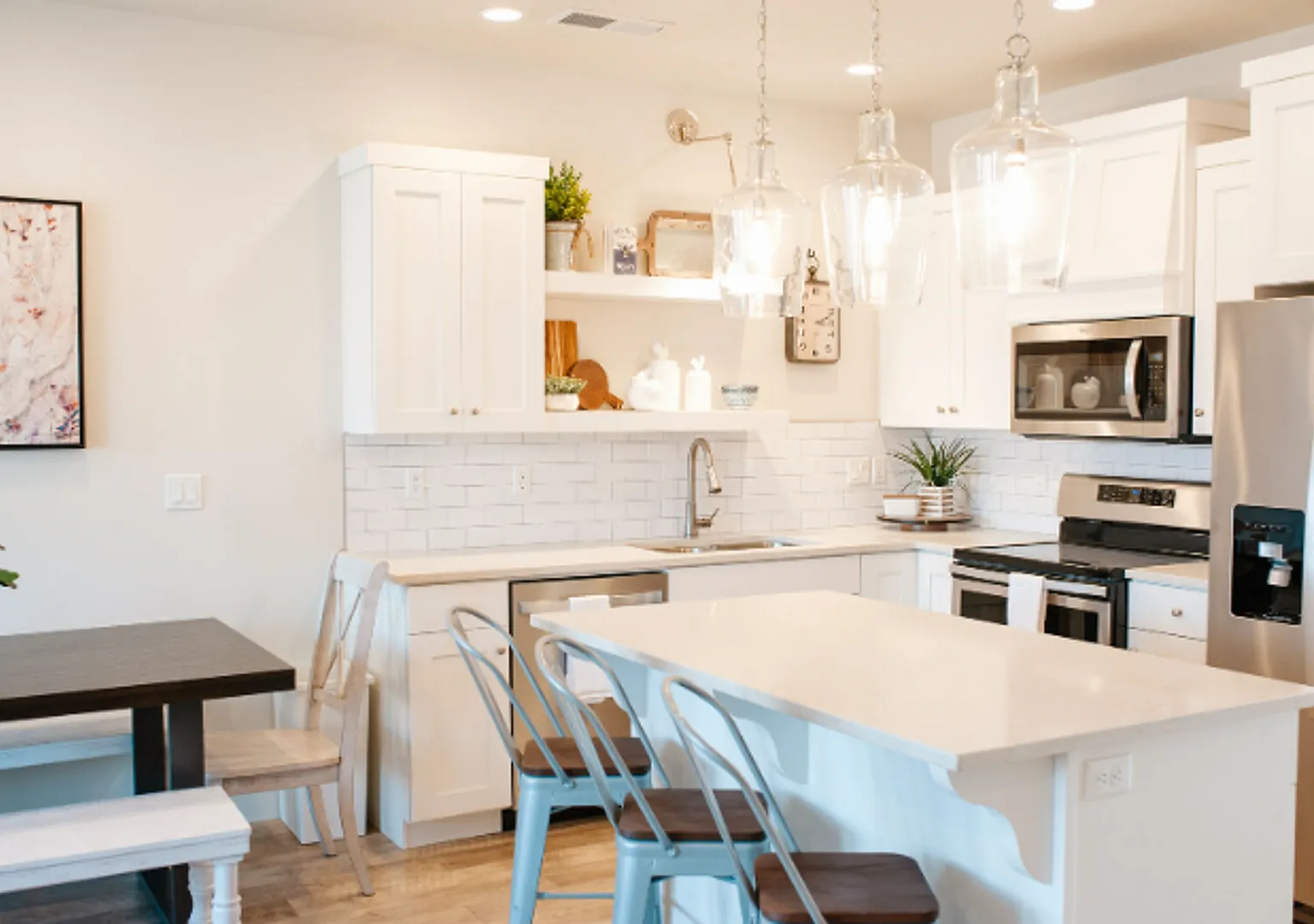 Short term lease options! — Photo 2