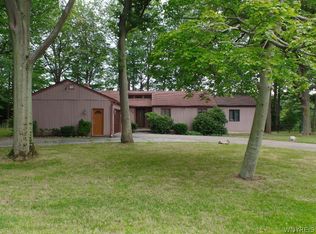 1409 Stainton Dr, Lake View, NY 14085