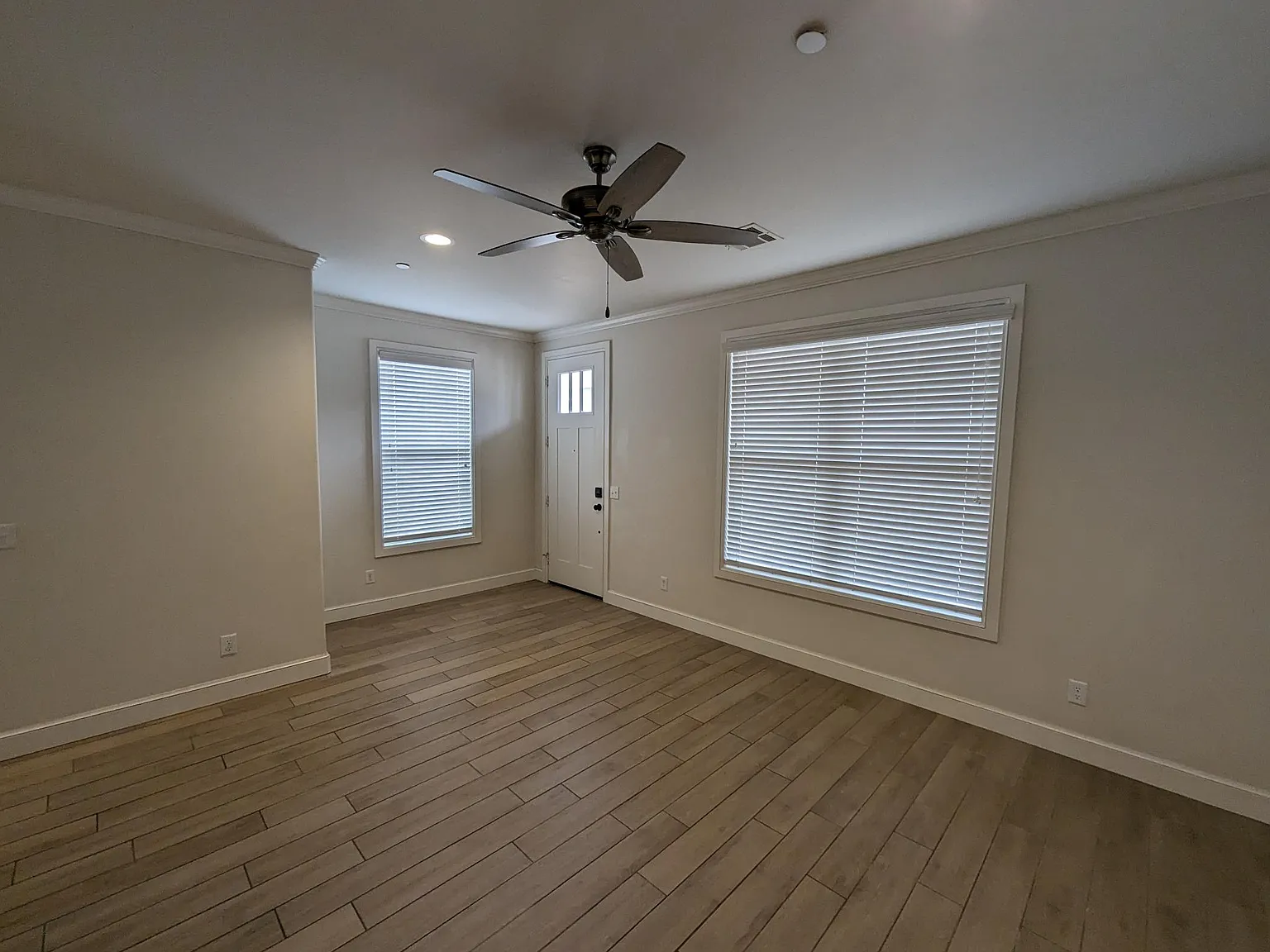 4 bed, 2.5 bath, 1800 sqft, $2,098 — Photo 4