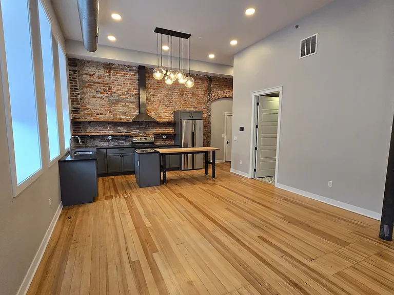 218 N Locust St #203 — Photo 2
