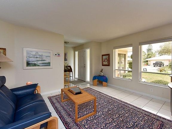 4th image of 469 Rubens Dr E