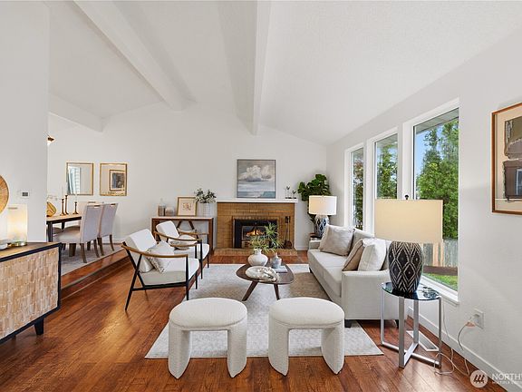 4th image of 2208 Vashon Ave NE