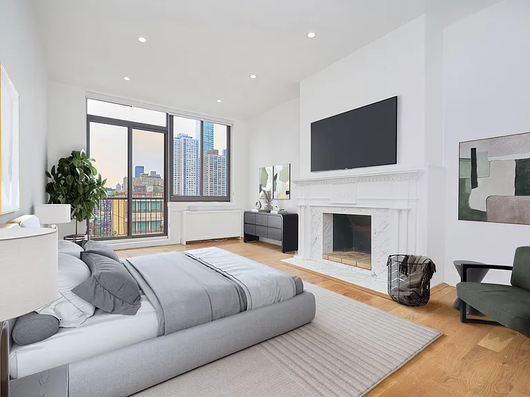 344 E 63rd St #PHA — Photo 2