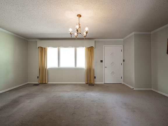 5th image of 222 Longview Dr