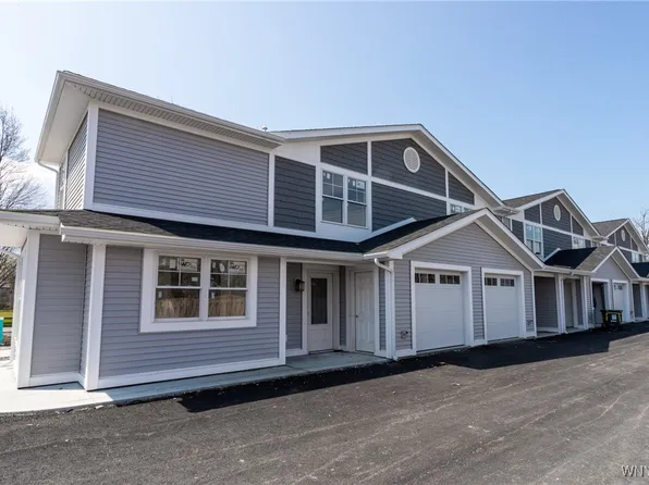 8983 Iroquois St, Evans, NY 14006