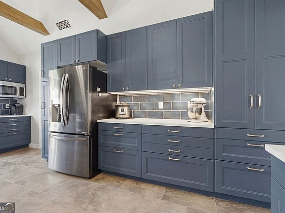 3rd image of 813 Ridgeland Trl