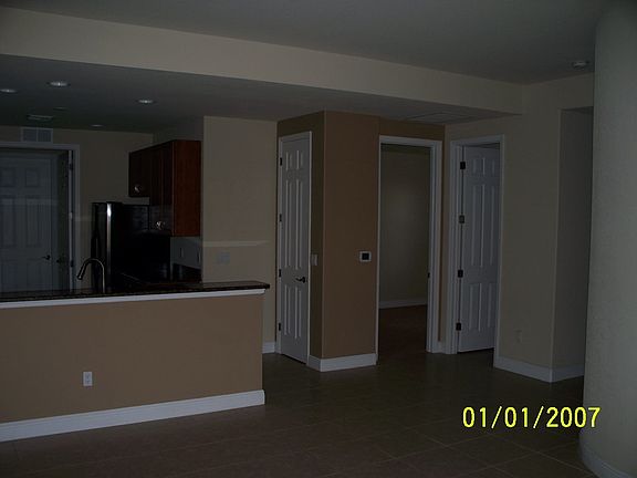 5th image of 4828 SW 17th Pl APT 4B