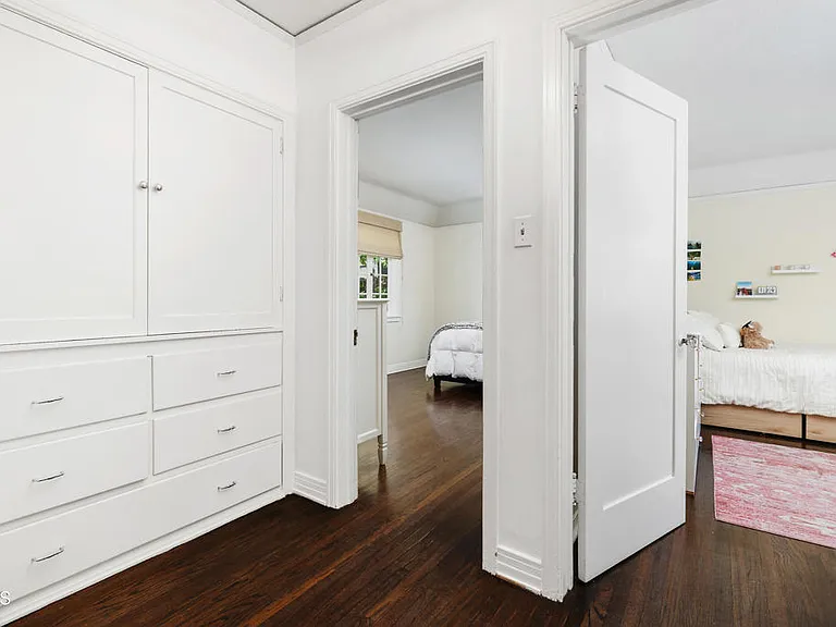 840 Victoria Dr — Photo 22