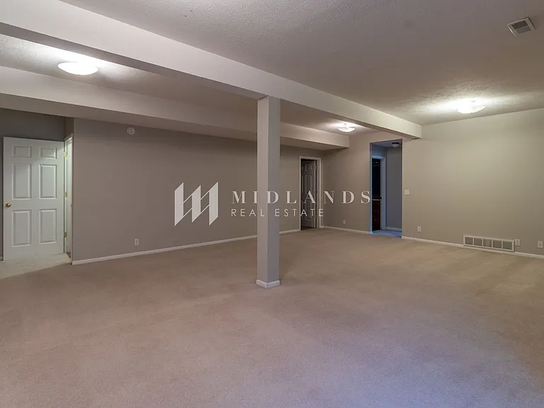 1007 Woodview Dr — Photo 6