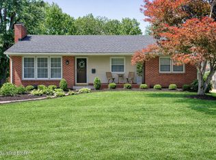 904 Ahland Rd, Woodlawn Park, KY 40207