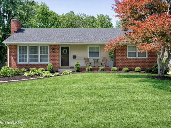 904 Ahland Rd, Woodlawn Park, KY 40207