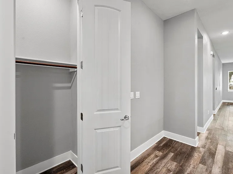 203 E Salty St — Photo 3