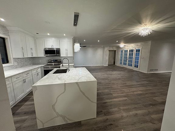 3rd image of 513 Duke Dr