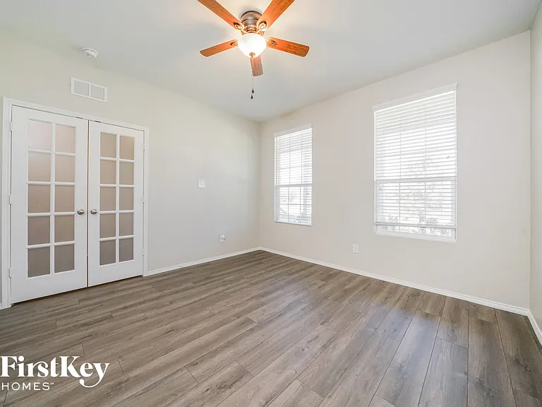 713 Jonius Creek Dr — Photo 8