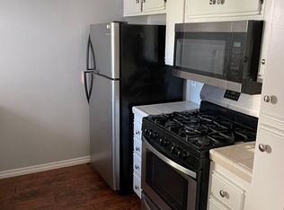 19400 Wyandotte St, Reseda, CA 91335
