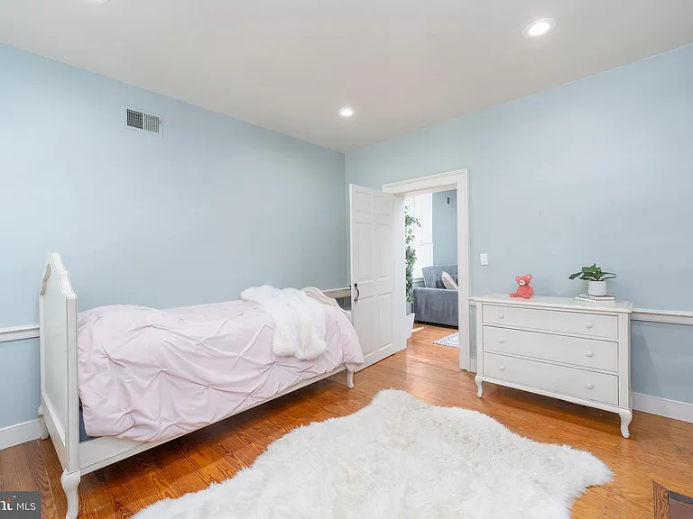 806 S Ann St — Photo 18