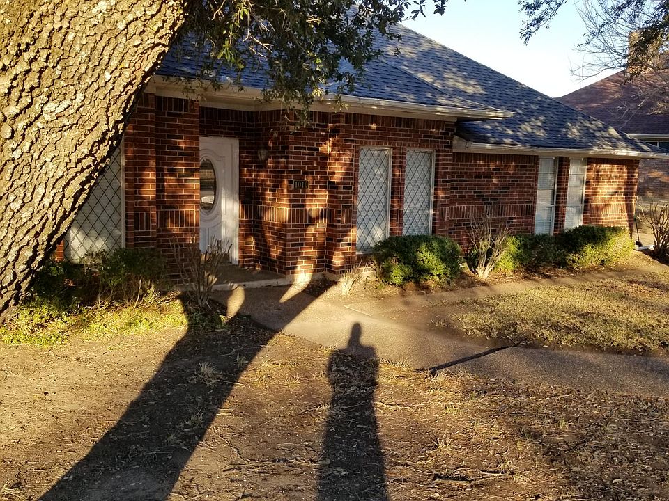 1st image of 1010 Foxwood Ln