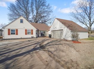 512 Westwood Dr, Coffeyville, KS 67337