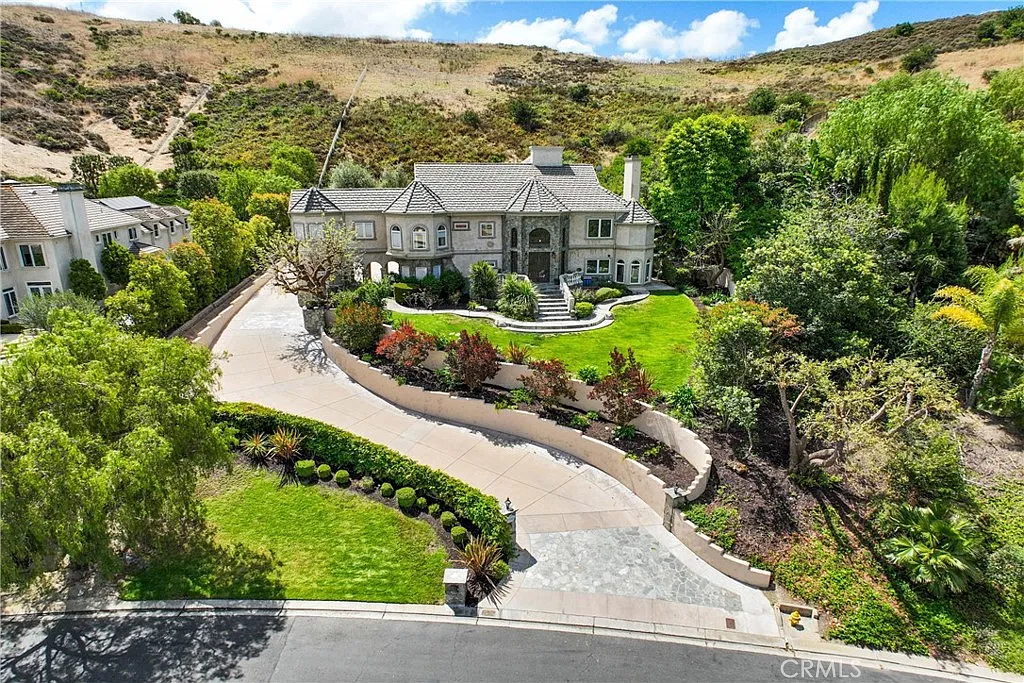 7 bed, 6.5 bath, 5800 sqft, $17,000 — Photo 1