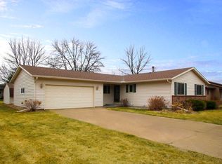316 Stoney Point Rd SW, Hutchinson, MN 55350