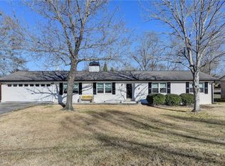 35 Stonehedge Dr, Buford, GA 30518