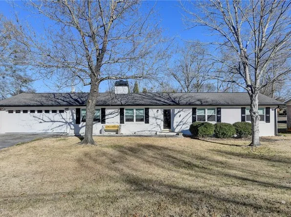 35 Stonehedge Dr, Buford, GA 30518