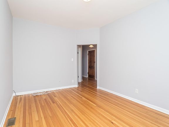 2nd image of 1110 W Dickens Ave #3