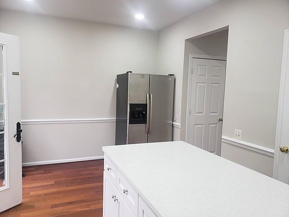 2nd image of 117 Carnaby Way NE