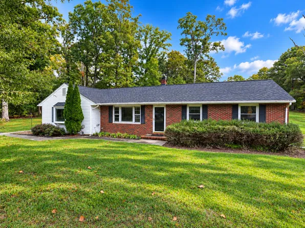 6860 Vernick Ln, La Plata, MD 20646