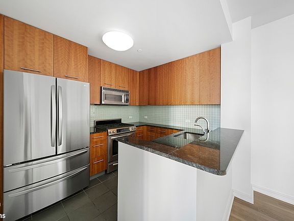 4th image of 11 E 29th St APT 14B