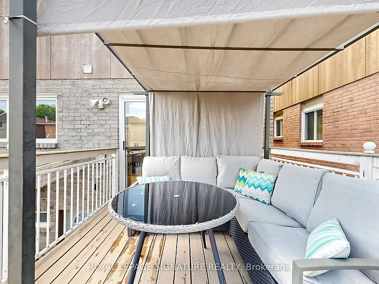 1634 Fairfield Cres #MAIN — Photo 27