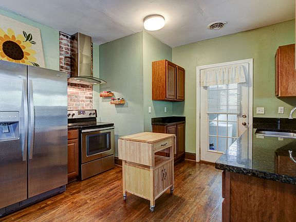 4th image of 2614 Barton St